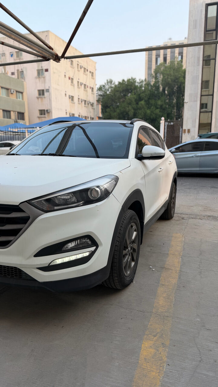 Khobar, Vehicles, Cars & Trucks , SAR 40000,  Hyundai Tucson,  2017,  Automatic,  275000 KM,    &ndash; Mid Option | 2.0L MPI |