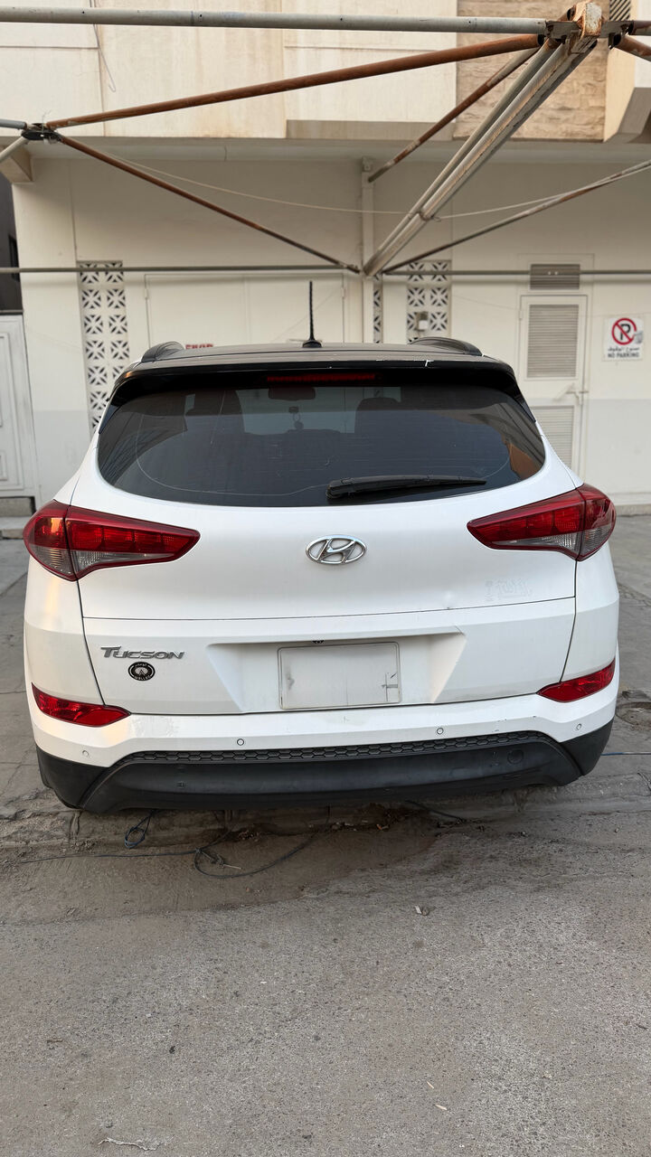 Khobar, Vehicles, Cars & Trucks , SAR 40000,  Hyundai Tucson,  2017,  Automatic,  275000 KM,    &ndash; Mid Option | 2.0L MPI |