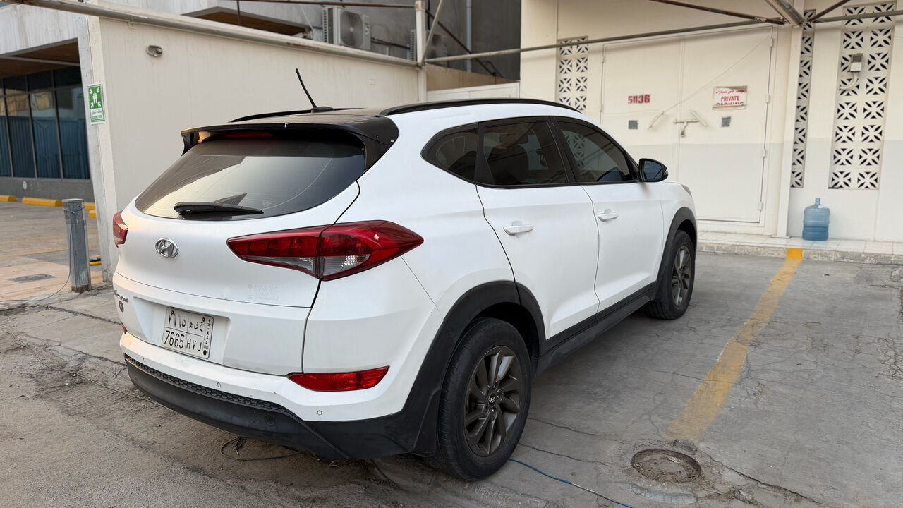 Khobar, Vehicles, Cars & Trucks , SAR 40000,  Hyundai Tucson,  2017,  Automatic,  275000 KM,    &ndash; Mid Option | 2.0L MPI |