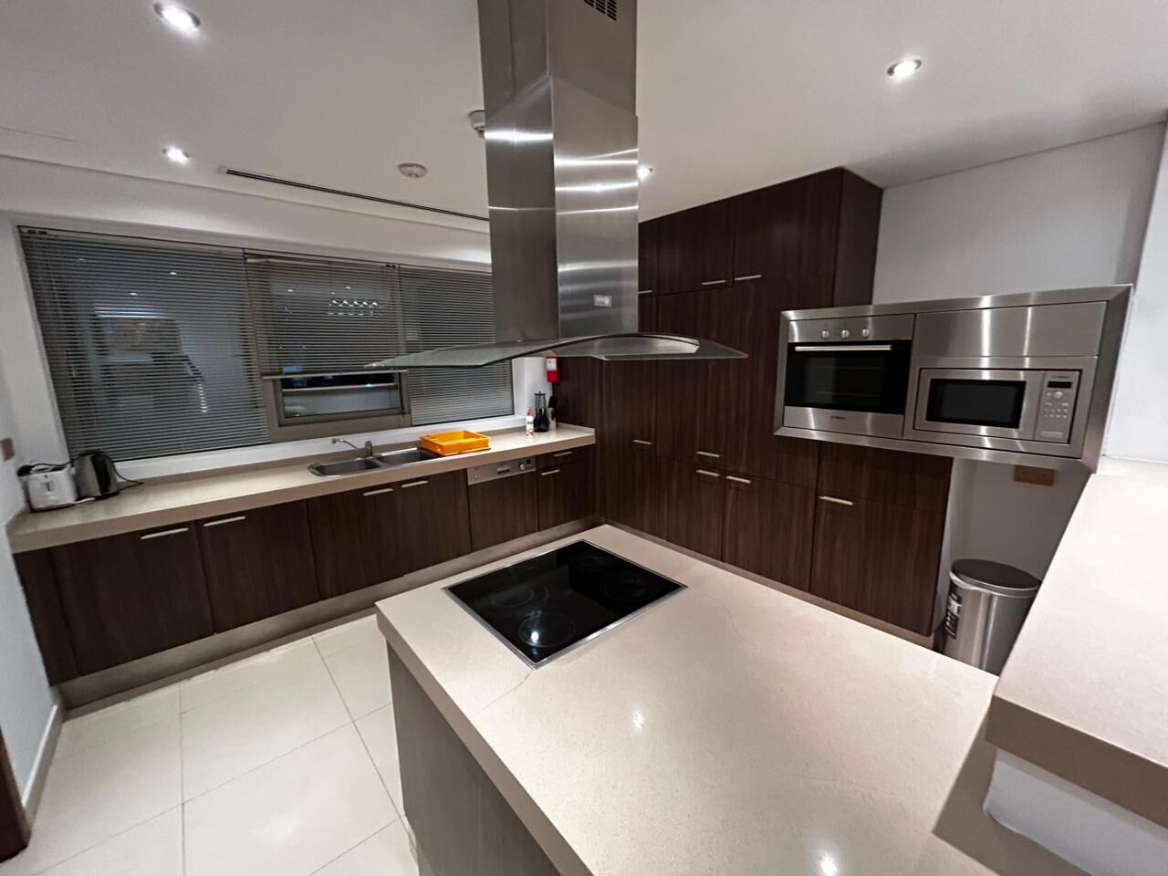 Manama, Apartments, Flats, Houses & Villas, BHD 200000/month,  Furnished,  3 BR,  Apartment For Rent Or Sale In Reef Island
