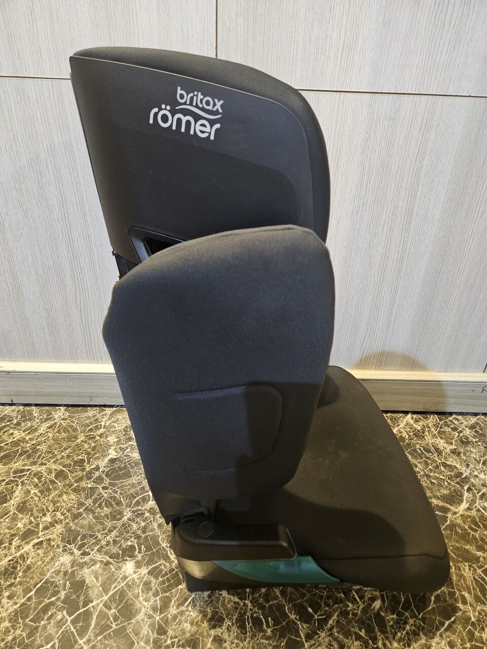 Riyadh, Baby & Kid Stuff, SAR 200,  Britax Adventure Plus 2 High-Back Booster Seat &ndash; Midnight Grey | SAR 200