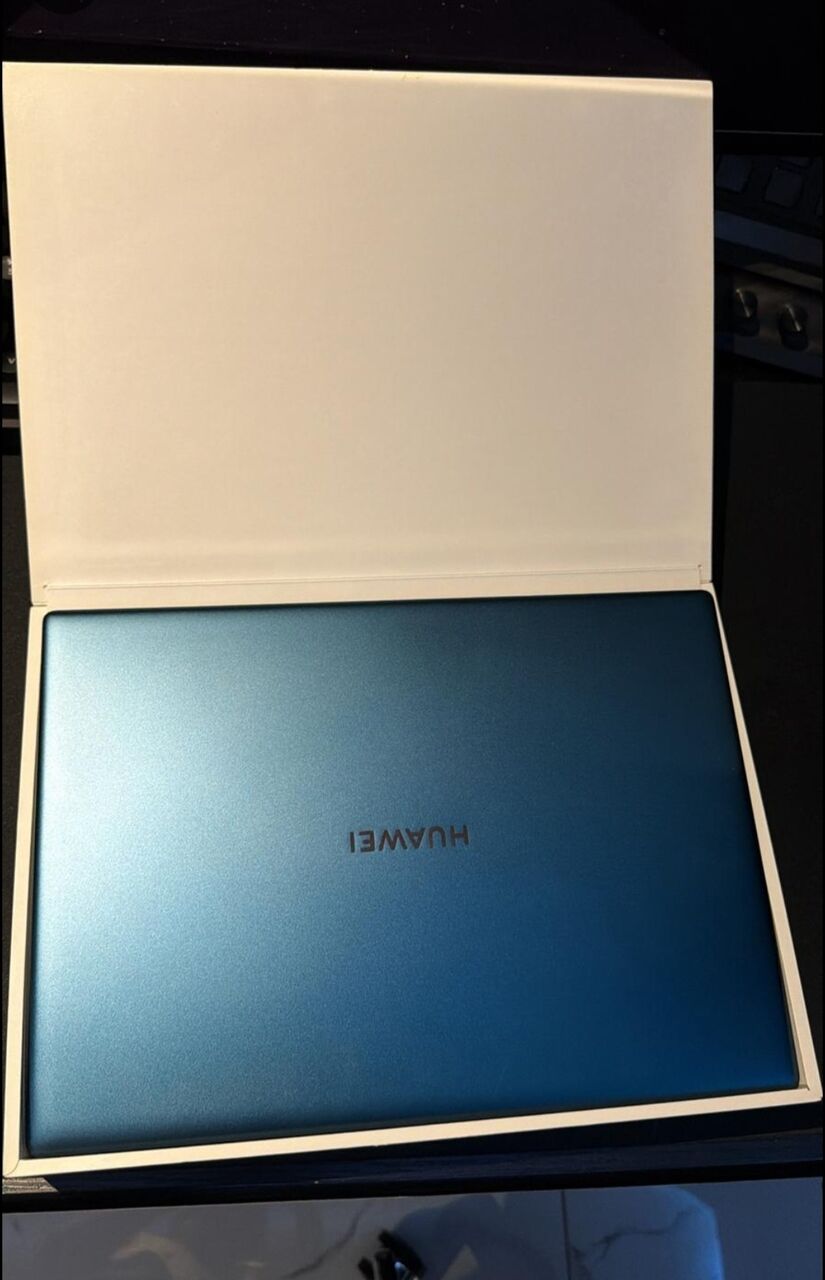 Jeddah, Computers, SAR 3000,  Huawei MateBook X Pro Laptop (Top Of The Line) 16GB RAM 1TB