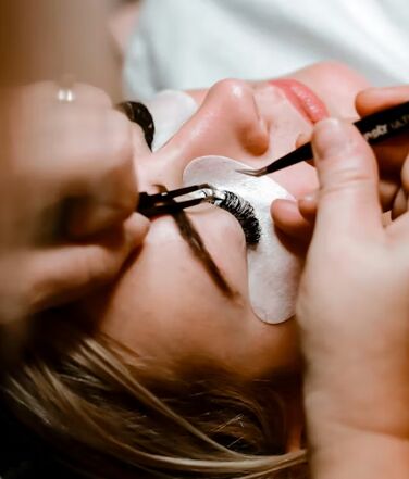 New York, Beautician, Looking For Eyelash Lift Services In Massapequa