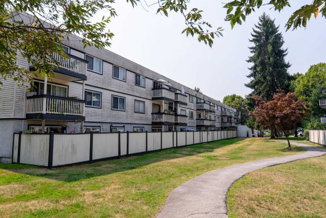 Vancouver, Apartments, Flats, Houses & Villas, CAD 479000/year,  2 BR,  1083 Sq. Meter,  Deep Cove Property For Sale - Deepcovedarcy.com