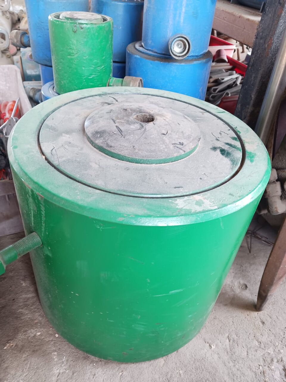 Dammam, Heavy Equipment, SAR 12000,  Heavy Duty Hydraulic Jacks(Germany And USA)