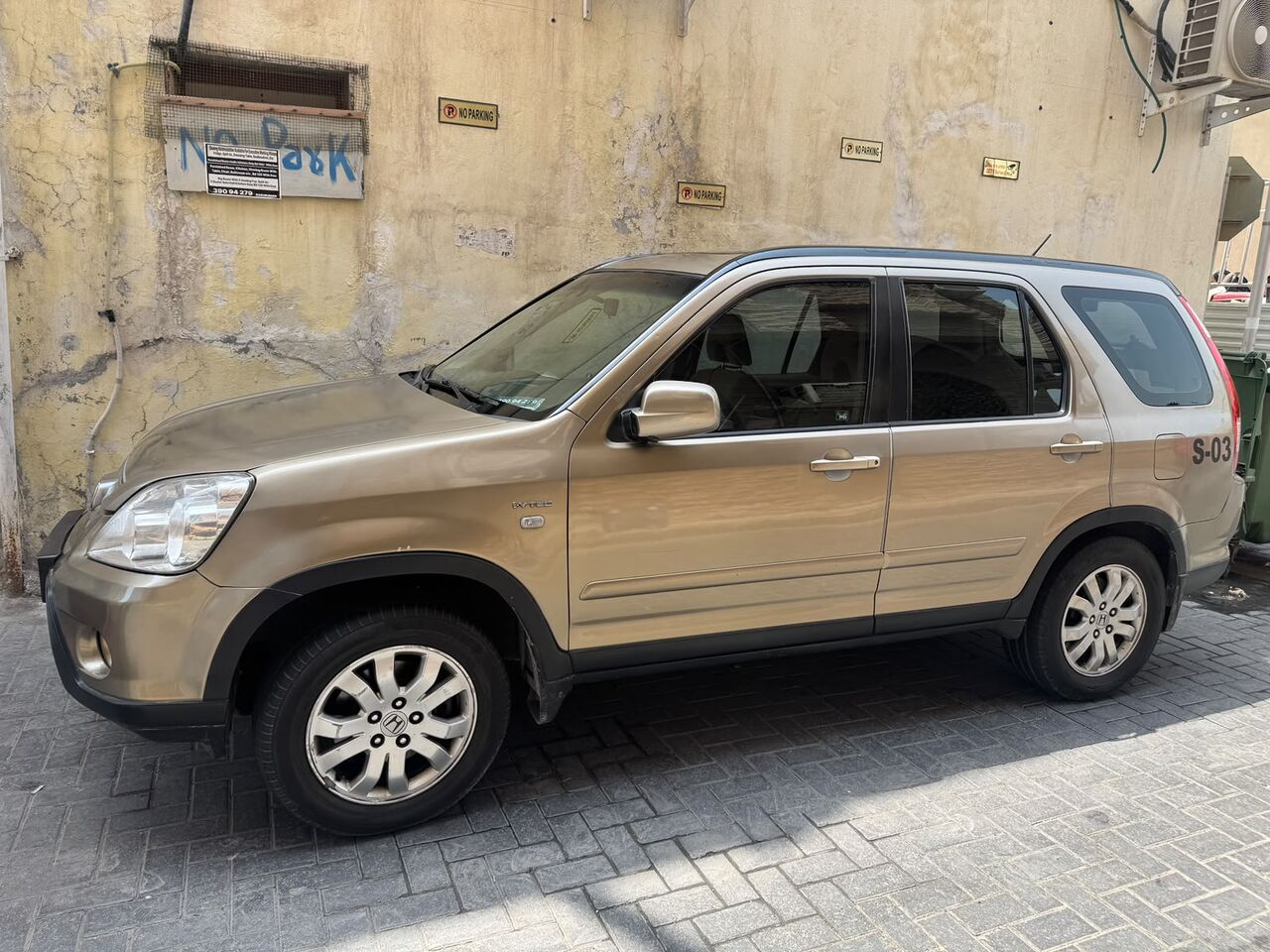 Manama, Vehicles, Cars & Trucks , BHD 1200,  Honda CR-V,  2005,  Automatic,  200000 KM,  HONDA CRV FOR SALE