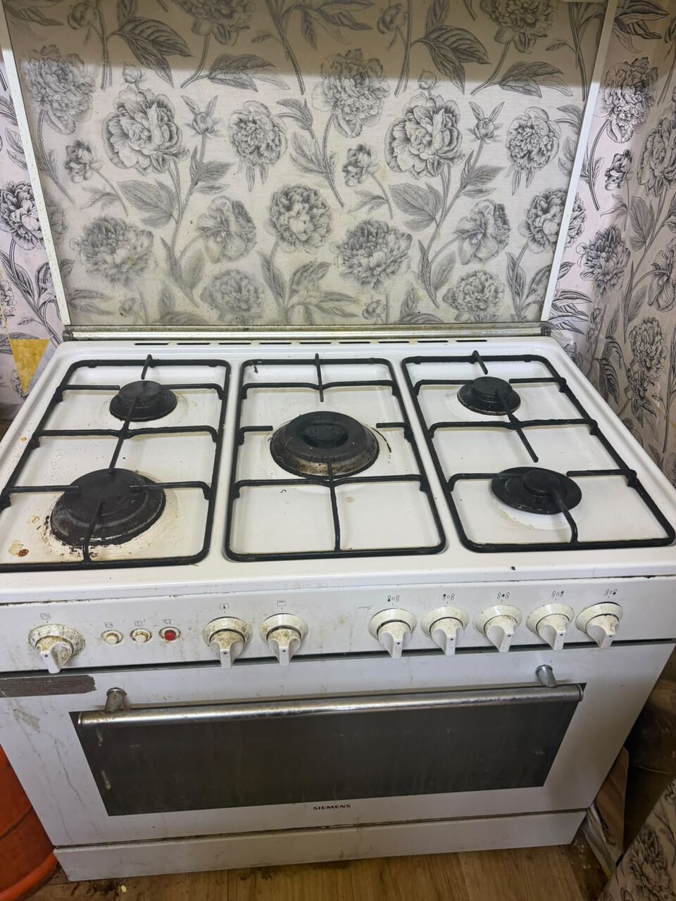 Al Wizarat, Household Items, SAR 550,  Siemens 5-Burner Gas Cooker & Oven For Sale