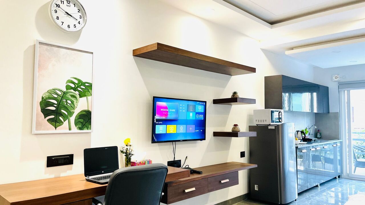 Gurgaon, Apartments, Flats, Houses & Villas, INR 4500/month,  Furnished,  Studio,  375 Sq. Feet,  Studio Apartment Dlf Cyber City