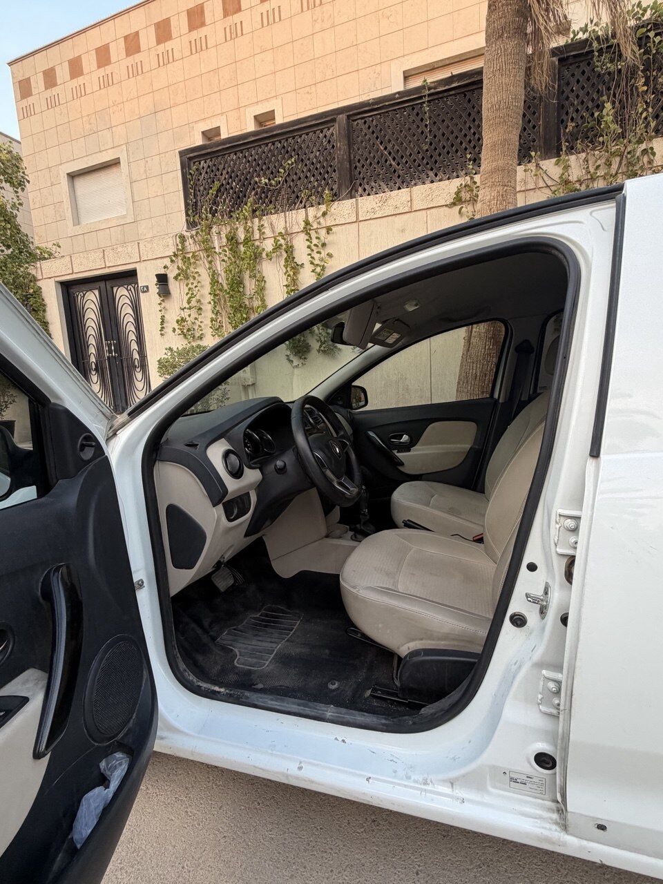 Riyadh, Vehicles, Cars & Trucks , SAR 24500,  Renault Symbol,  2019,  Automatic,  68 KM,    &ndash; First Owner &ndash; Original Agency Body