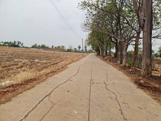 Bangkok, Real Estate For Sale, THB 300000,  6 BR,  2130 Sq. Feet,  Anyone Looking At What They Want Will Like This. Muang Nakhon Sawan, Next To The