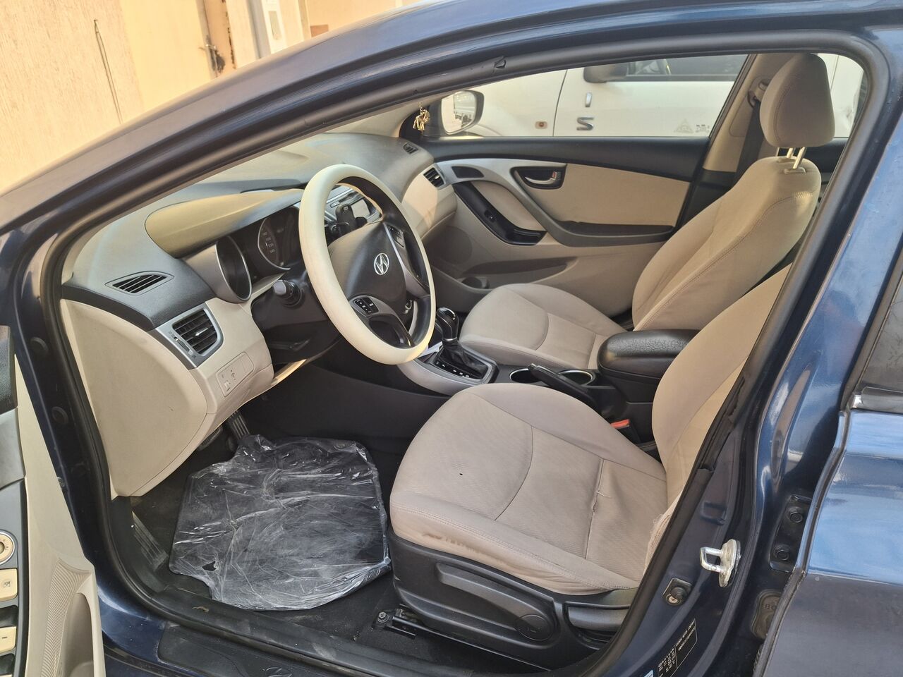 Riyadh, Vehicles, Cars & Trucks , SAR 22000,  Hyundai Elantra,  2016,  Automatic,  300000 KM,