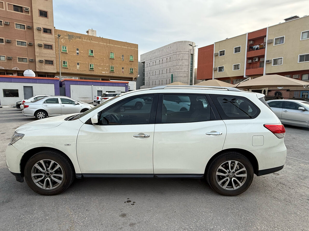 Khobar, Vehicles, Cars & Trucks , SAR 30500,  Nissan Pathfinder,  2016,  Automatic,  200000 KM,  Nissan Pantfinder  Modeal Second Owner 2Lak KM Running Neat And Clean No Replacment