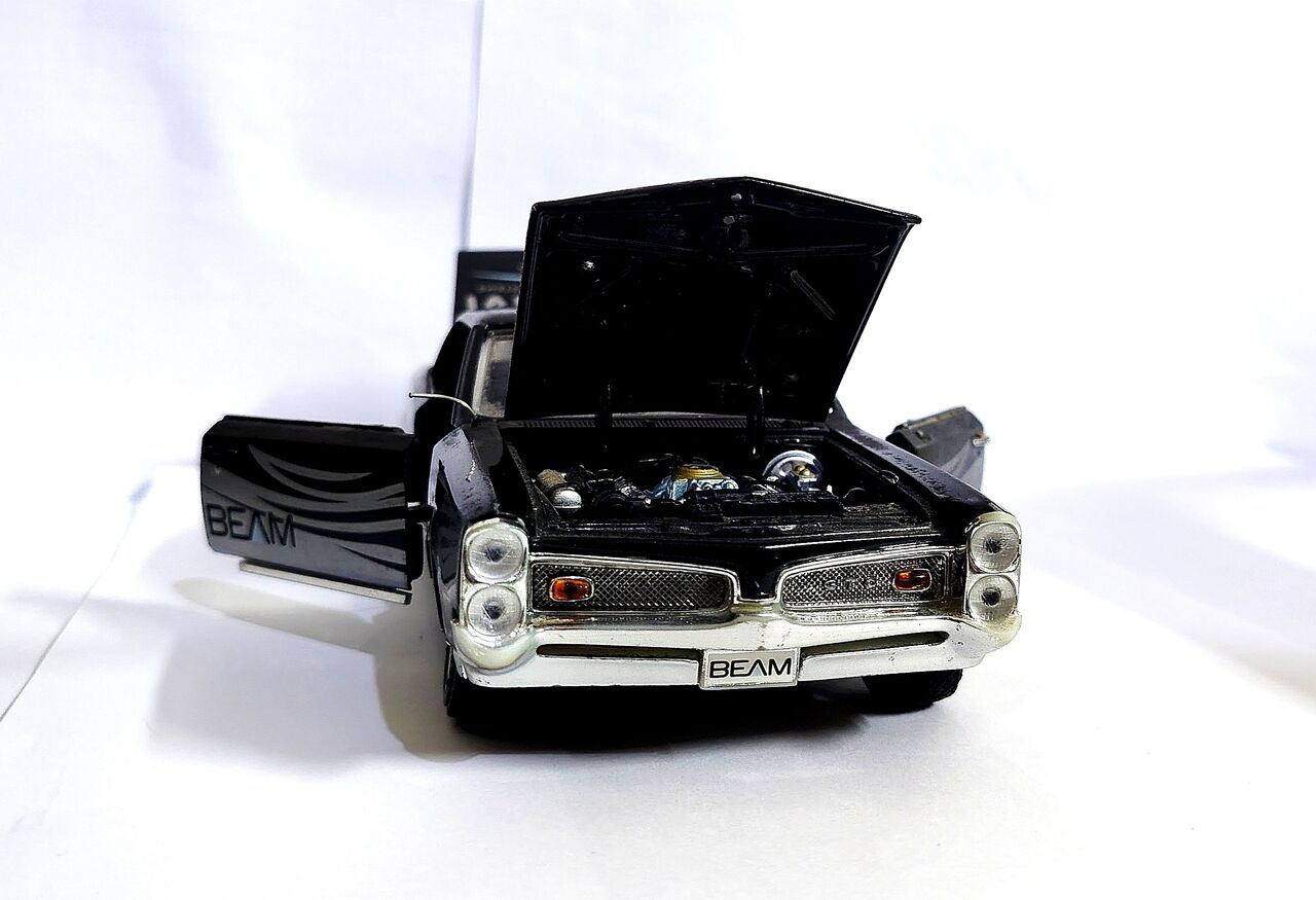 Hara, Toys & Games, SAR 200,  Title: 1:24 Scale 1967 Pontiac GTO Beam Challenger Diecast Model Car