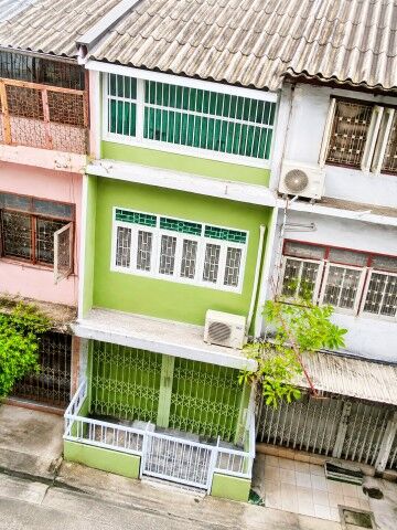 Bangkok, Villas, THB 16999,  18 Sq. Feet,  Phra Khanong Market, Air 1, Major Cineplex Ekkamai 1.5 Km., BTS Phra Khanong 370 M.