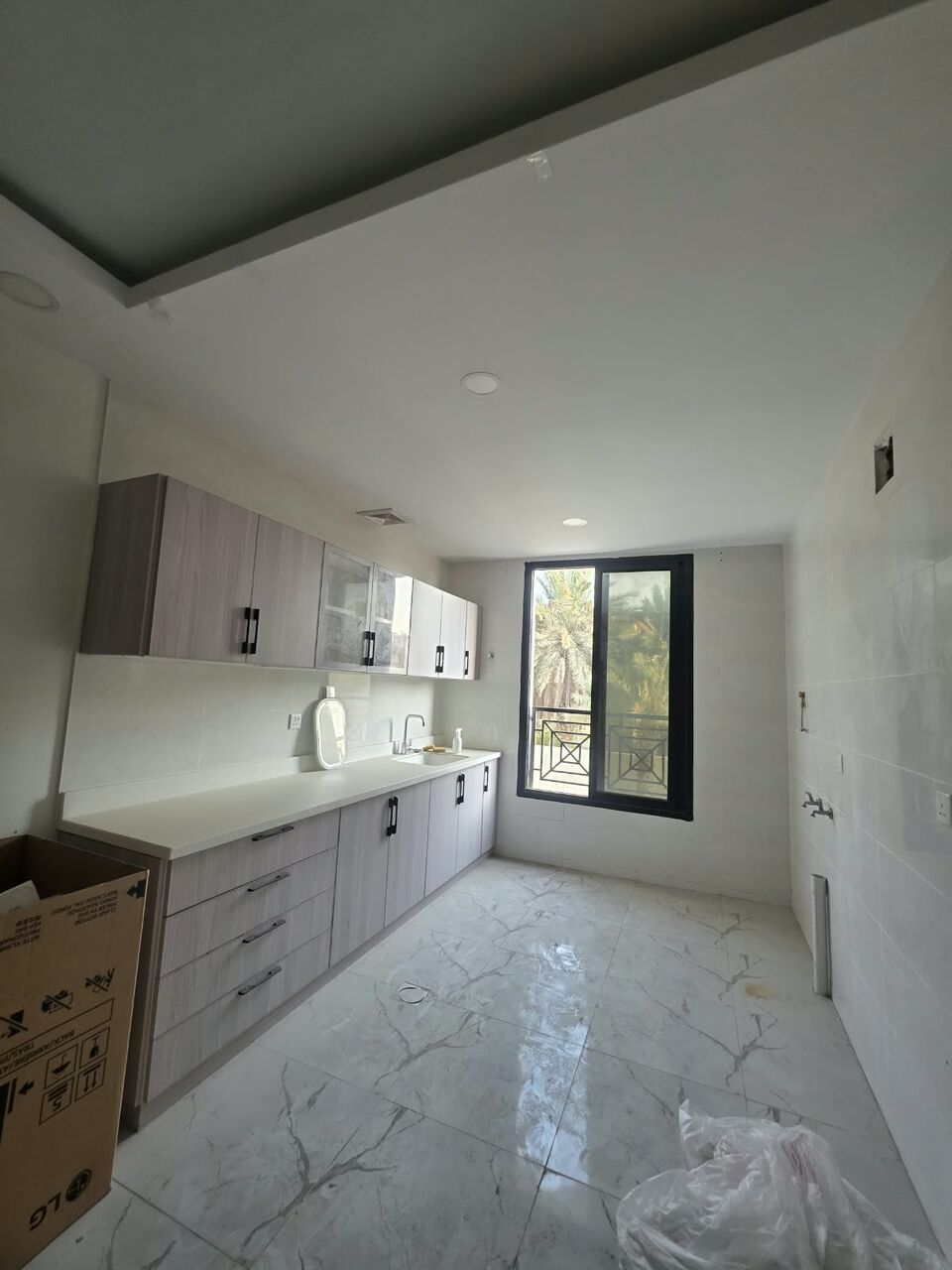 Khobar, Apartments, Flats, Houses & Villas, SAR 32000/year,  3 BR,  3 Bedrooms, A Hall,3 Bathrooms, A      American Kitchen,with Air Conditioners  Elevator,pr