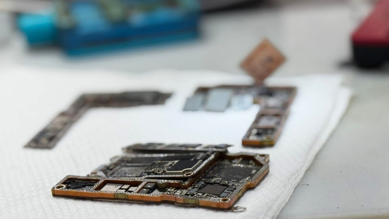 Riyadh, Mobile Phones, SAR 100,  Mobile Phone Repair All Mobile  Specialist Iphonr All Model Orignal Screen Avilble