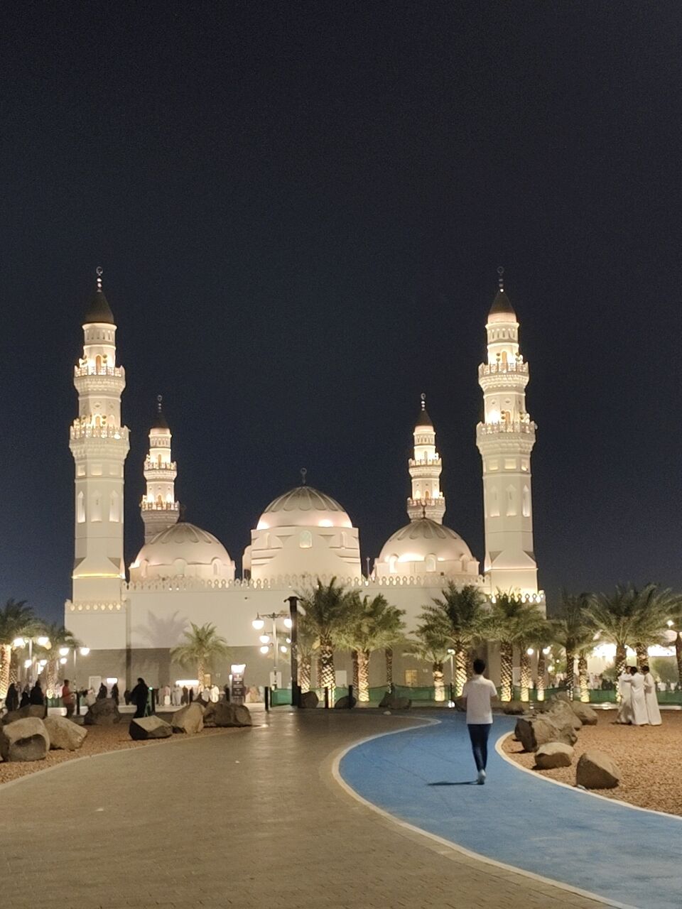 Madinah, Pick Up & Drop Off, Ziyarat Kay Liyeh . Any One Who Wants Ziyarat Can Connect Me.