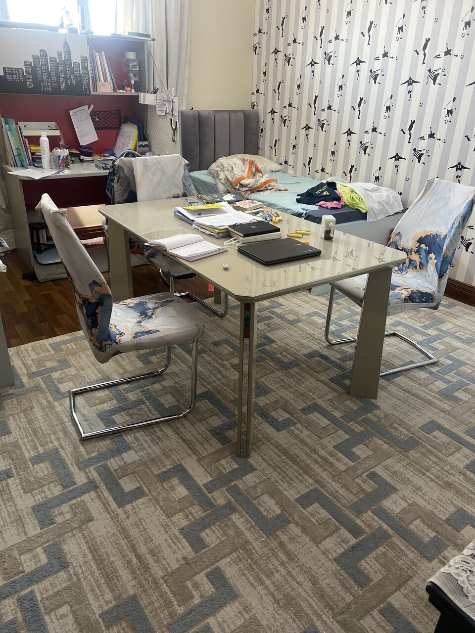 Manama, Furniture, BHD 50,  Dining Table. 6 Chair