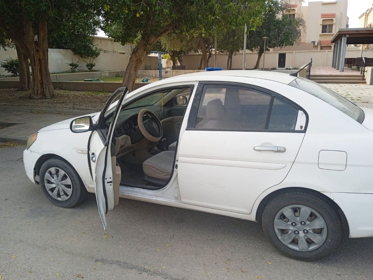 Dammam, Vehicles, Cars & Trucks , SAR 10000,  Hundai,  2012,  Automatic,  395000 KM,   Accent 2011