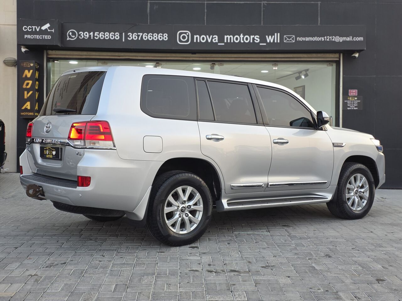 Manama, Vehicles, Cars & Trucks , BHD 18000,  Toyota Land Cruiser,  2021,  Automatic,  100000 KM,   GXR V6