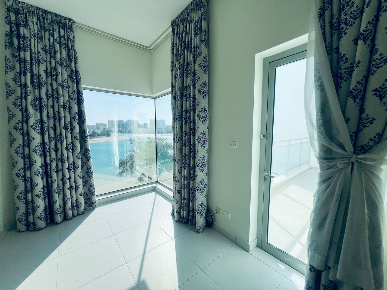 Amwaj Islands, Villas, BHD 1800,  Furnished,  Modern 4-Bedroom Villa For Rent In Amwaj | Private Pool