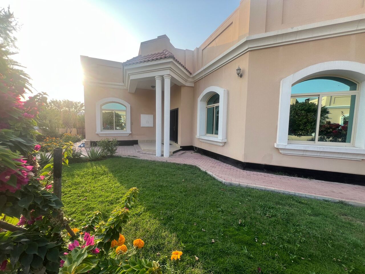 Janabiya, Villas, BHD 950,  Furnished,  Greenish 4-Bedroom Villa For Rent In Janabiyah