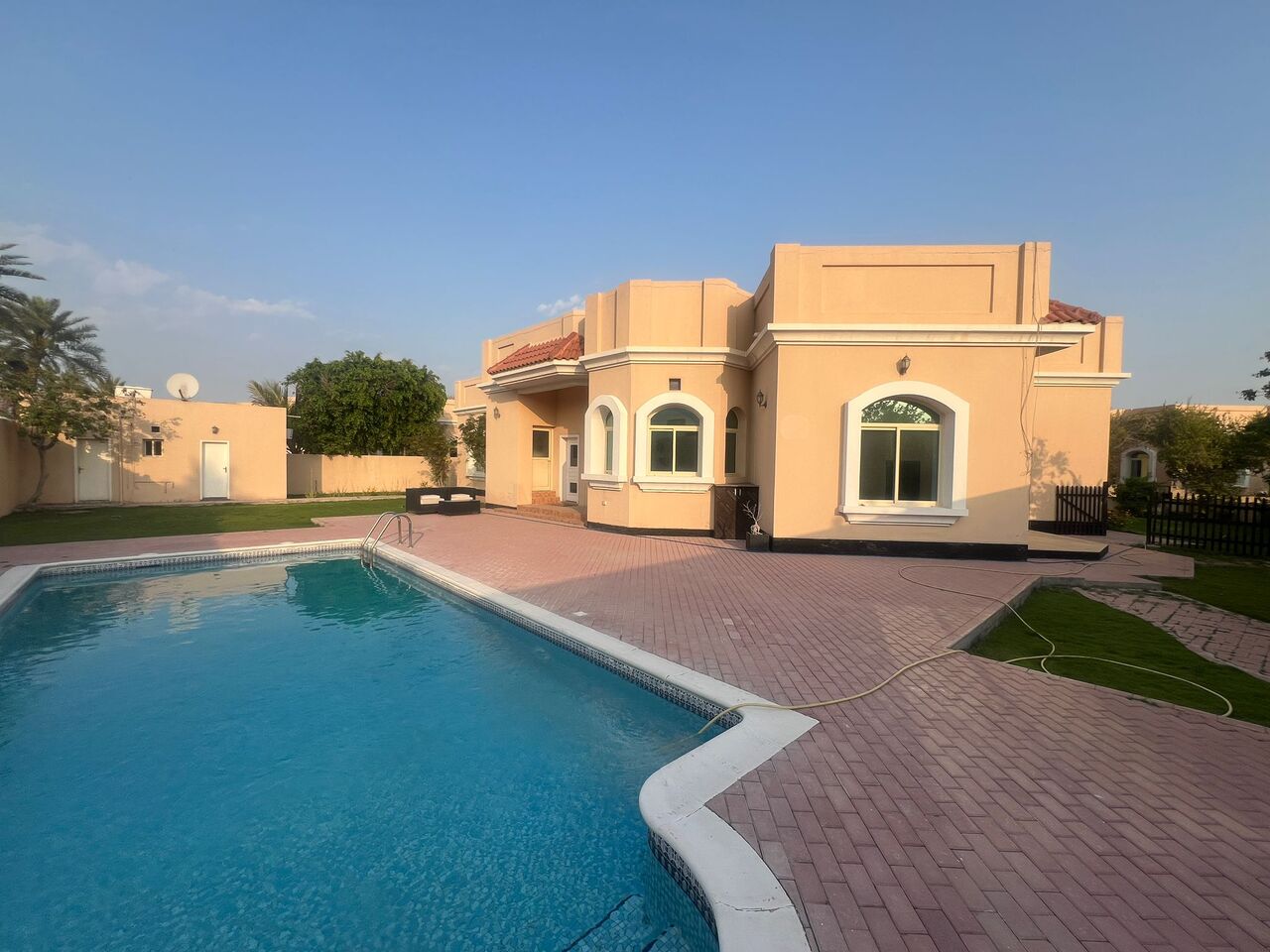 Janabiya, Villas, BHD 950,  Furnished,  Greenish 4-Bedroom Villa For Rent In Janabiyah