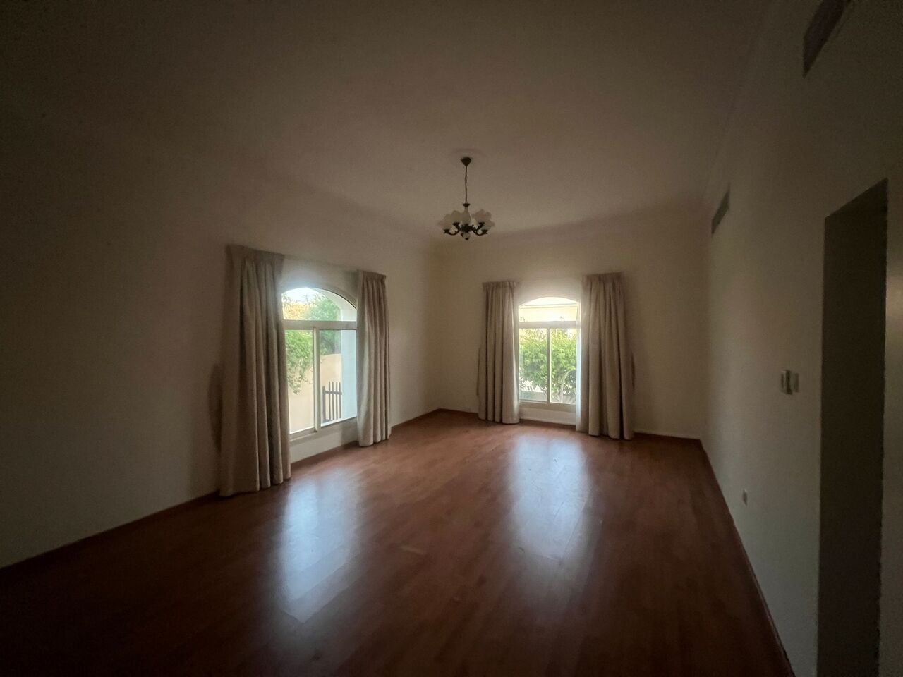 Janabiya, Villas, BHD 950,  Furnished,  Greenish 4-Bedroom Villa For Rent In Janabiyah