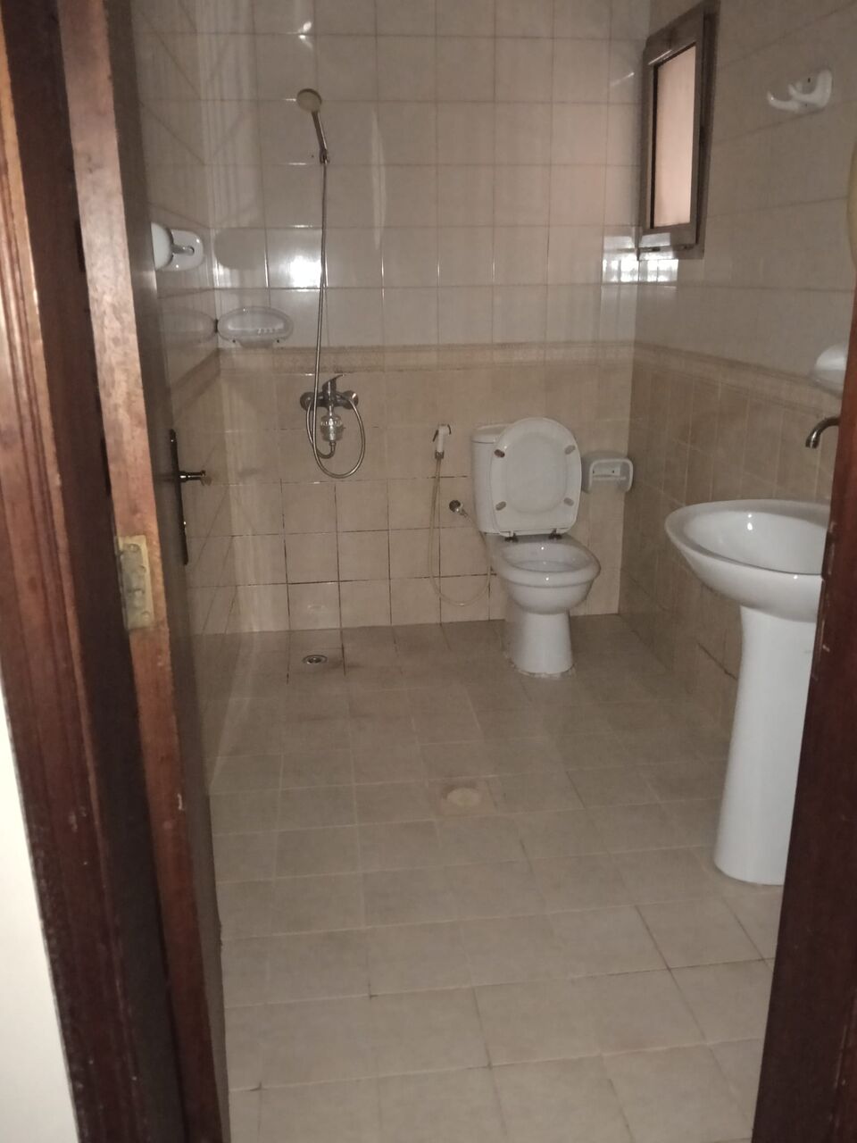 Gudaibiya, Apartments, Flats, Houses & Villas, BHD 160/month,  2 BR,  2 Bedtoom Unfurnished Flat For Rent Without Ewa