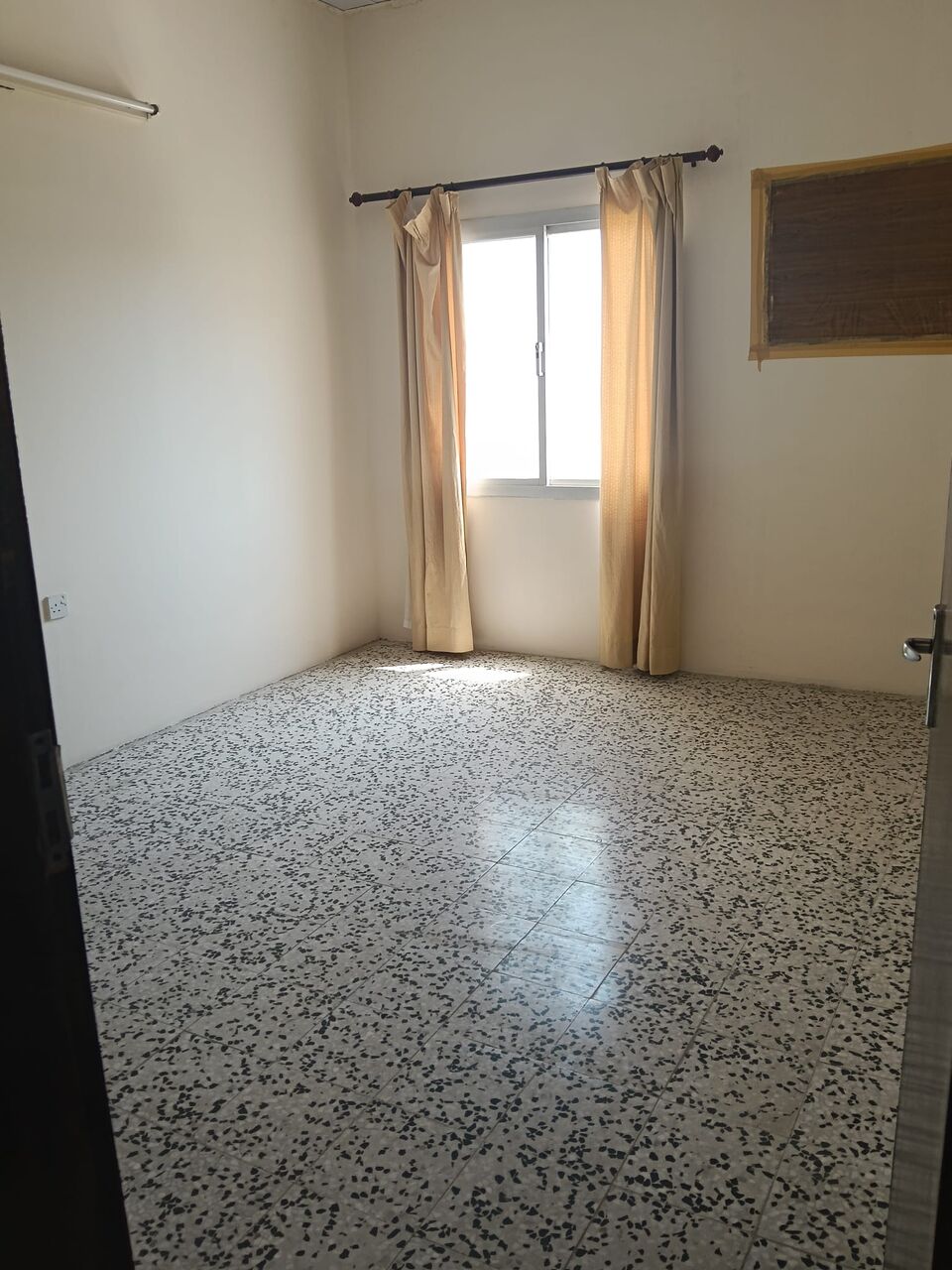 Gudaibiya, Apartments, Flats, Houses & Villas, BHD 150/month,  2 BR,  2 Bedroom Unfurnished Flat For Rent Without Ewa