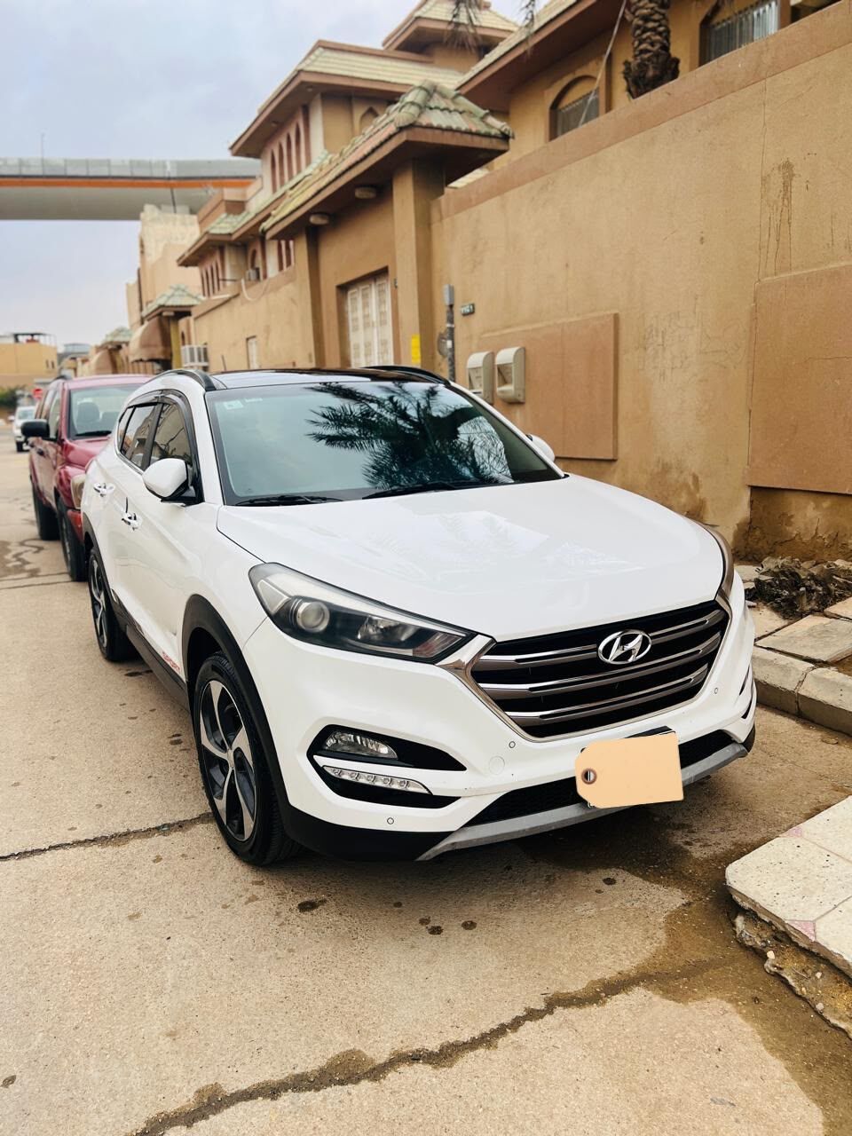 Al Malaz, Vehicles, Cars & Trucks , SAR 49000,  Hyundai Tucson,  2017,  Automatic,  189000 KM,  2.4 GDI, 4-cylinder Engine And Offers A 6-speed  Transmission, 4WD.