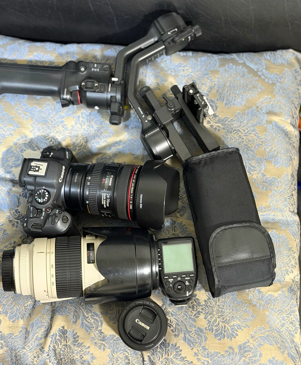 Dammam, Items Wanted, 📸 Canon EOS R6 Mark II – Complete Professional Camera Package For Sale