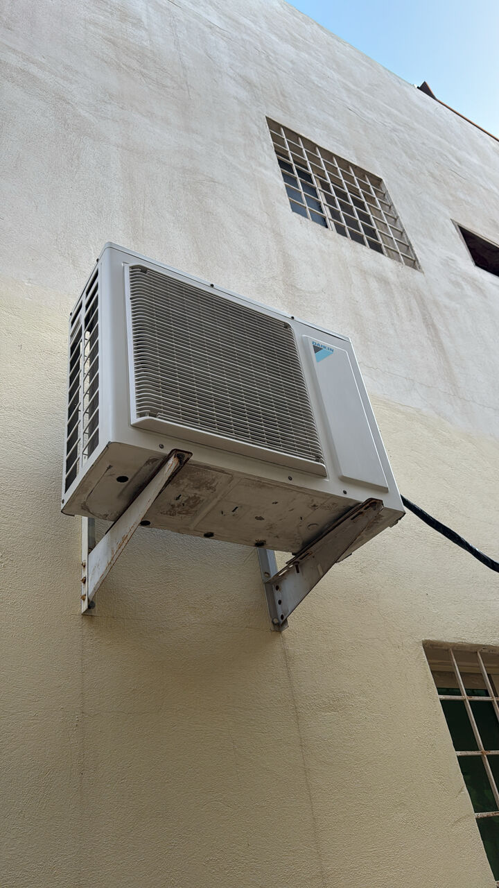 Dammam, Air Conditioners, SAR 950,  2 Units Of Split AC ( Daikin 1.5 Ton And Mando 2 Ton ) For Sale