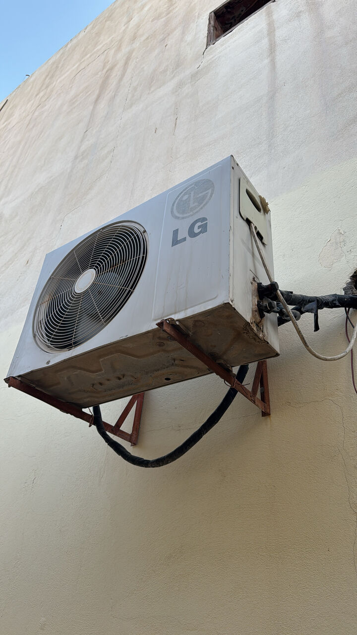 Dammam, Air Conditioners, SAR 950,  2 Units Of Split AC ( Daikin 1.5 Ton And Mando 2 Ton ) For Sale