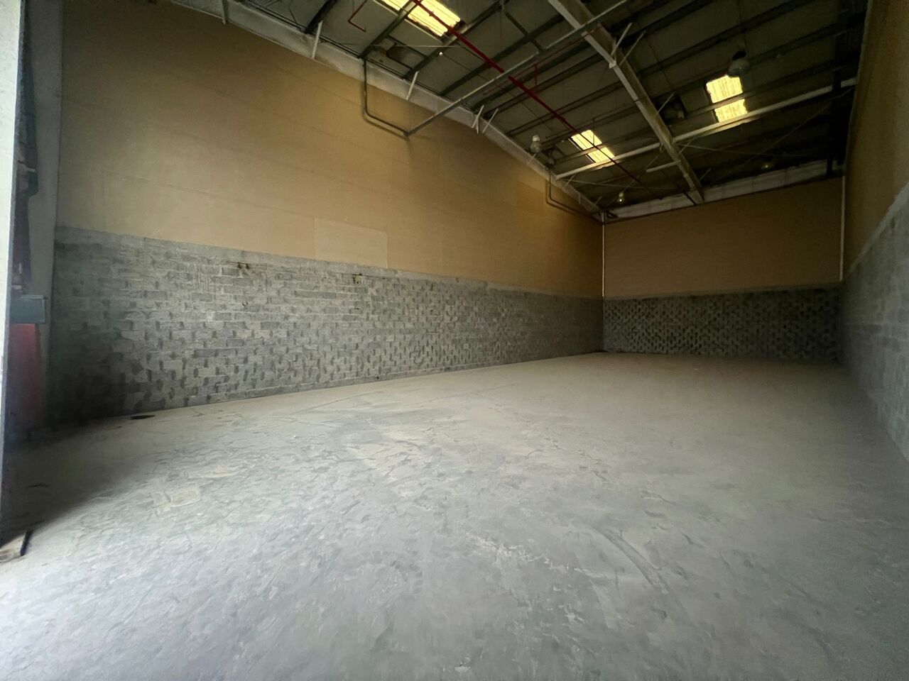 Hidd, Warehouses, BHD 807,  269 Sq. Meter,  Prime Industrial Warehouse For Rent In Hidd