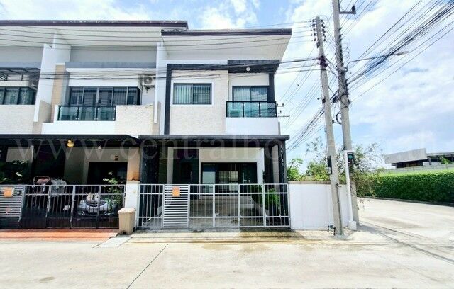 Bangkok, Real Estate For Sale, THB 2690000,  4 BR,  32 Sq. Feet,  Urgent Discount On Townhome Living Residence Rangsit - Ratchapruek, Corner Unit.