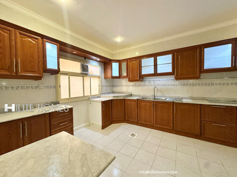 Kuwait City, Apartments, Flats, Houses & Villas, KWD 900/month,  4 BR,  Four Bedroom Floor For Rent In Jabriya