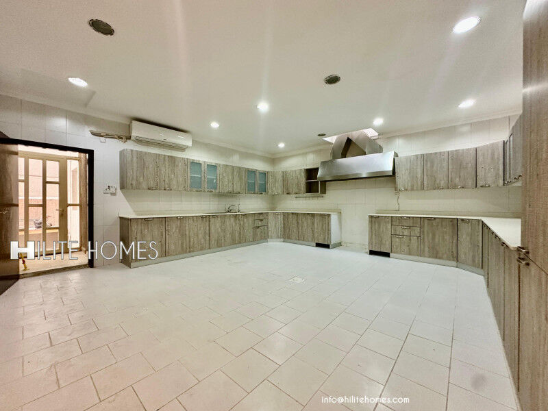 Kuwait City, Apartments, Flats, Houses & Villas, KWD 1150/month,  4 BR,  Four Bedroom Floor With Private Entrance For Rent In Jabriya