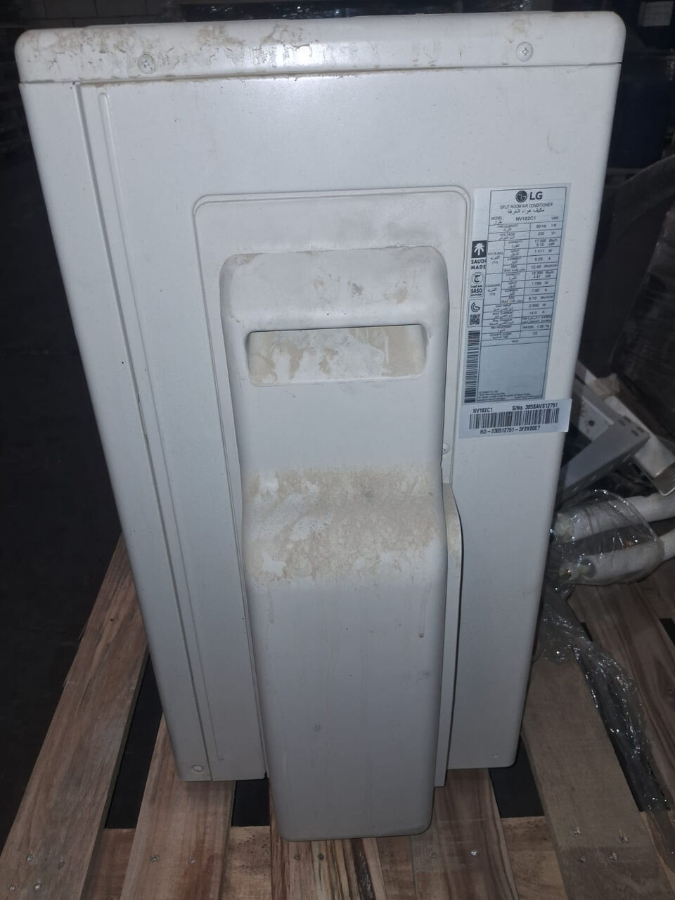 Riyadh, Air Conditioners, SAR 1599,  LG SPLIT AC 1800 BTU  1.5 Ton  WITH WALL MOUNT STAND  Purchased New For SAR 3500 In 2024