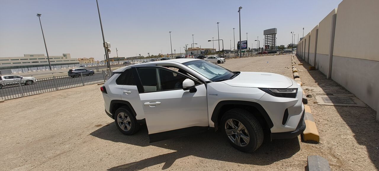 Riyadh, Vehicles, Cars & Trucks , Rav 4 LE 4x4 Hybrid 2024 Model,  2024,  Automatic,  68000 KM,  Rav 4 LE 4x4 Hybrid Lease Transfer Free 0581387074 Contact For Details