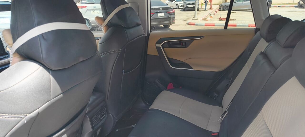 Riyadh, Vehicles, Cars & Trucks , SAR 100000,  Rav 4 LE 4x4 Hybrid 2024 Model-100,000 SAR Cash, Installment Possible Through Bank,  2024,  Automatic,  80000 KM,  Rav 4 LE 4x4  Hybrid Mileage 80000Km,Cash 100,000,No Accident, Installment Possible