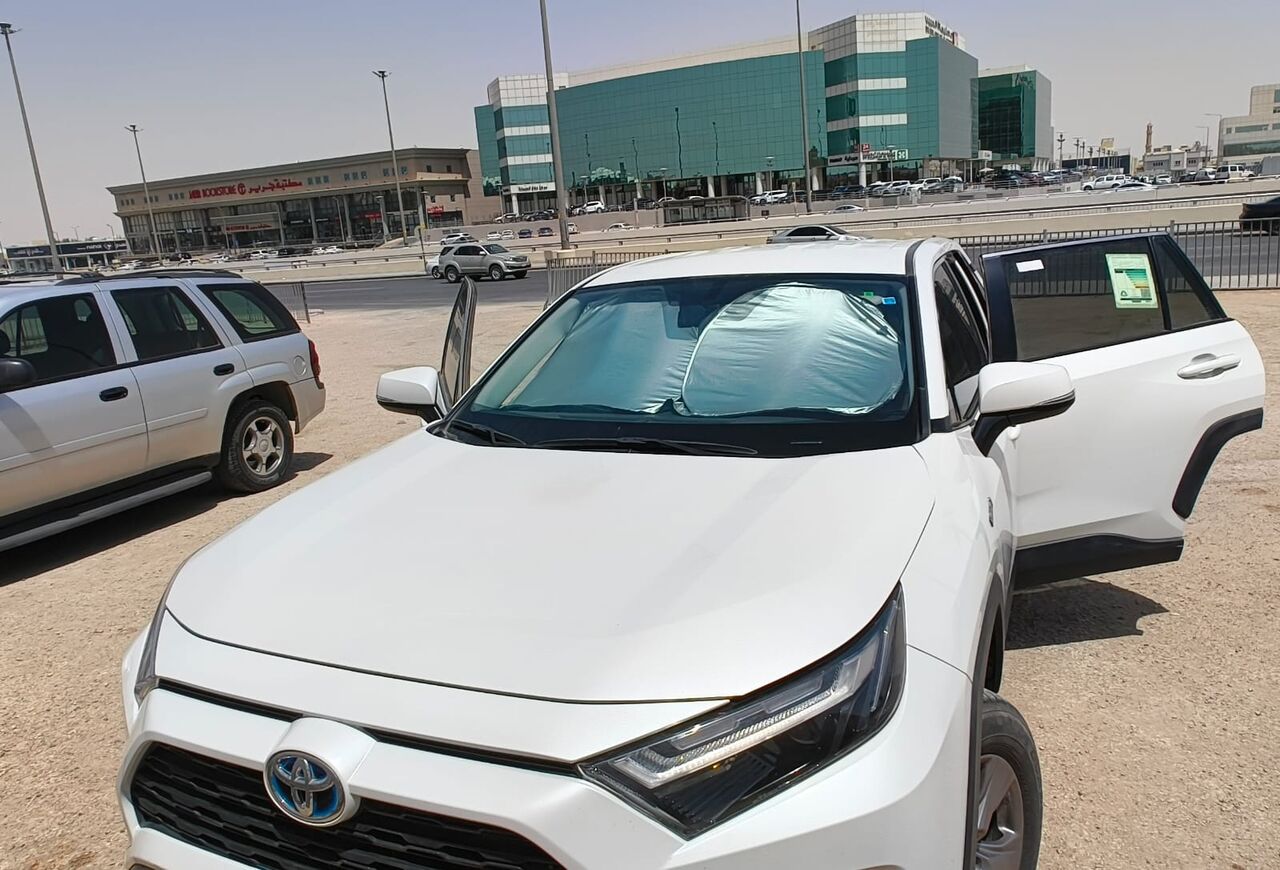 Riyadh, Vehicles, Cars & Trucks , SAR 100000,  Rav 4 LE 4x4 Hybrid 2024 Model-100,000 SAR Cash, Installment Possible Through Bank,  2024,  Automatic,  80000 KM,  Rav 4 LE 4x4  Hybrid Mileage 80000Km,Cash 100,000,No Accident, Installment Possible