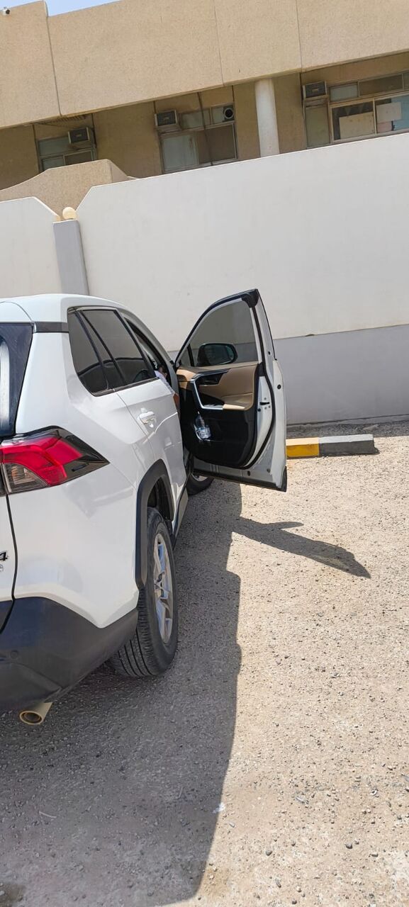 Riyadh, Vehicles, Cars & Trucks , SAR 100000,  Rav 4 LE 4x4 Hybrid 2024 Model-100,000 SAR Cash, Installment Possible Through Bank,  2024,  Automatic,  80000 KM,  Rav 4 LE 4x4  Hybrid Mileage 80000Km,Cash 100,000,No Accident, Installment Possible