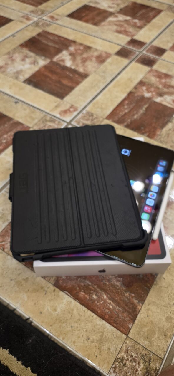 Riffa, Tablet Computers, BD 350,  For Sale Apple IPad Pro 12.9