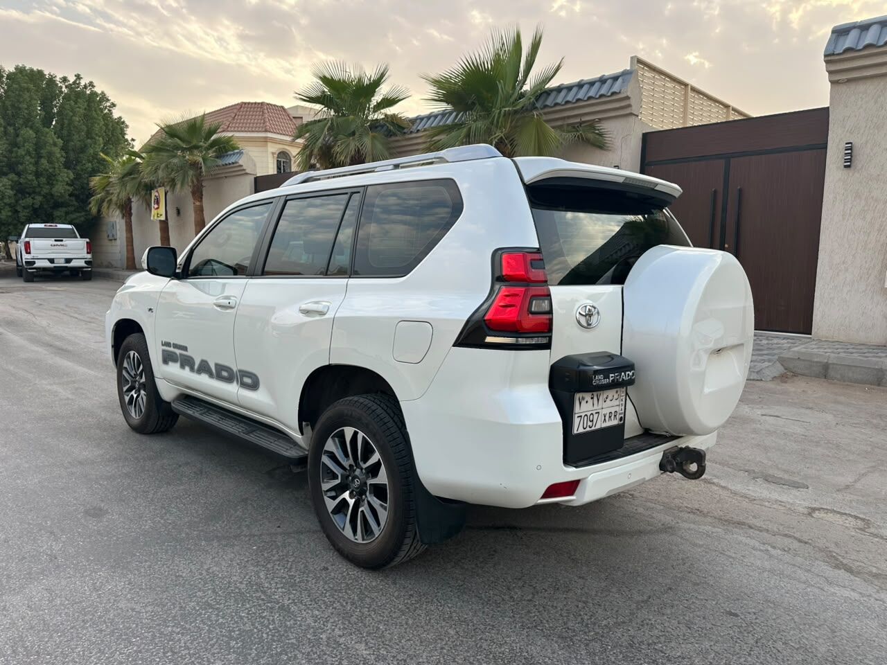 Riyadh, Vehicles, Cars & Trucks , SAR 147000,  Toyota Land Cruiser Prado,  2023,  Automatic,  126000 KM,    TX-L With V6 Auto Gear 4x4 Good Price For Sales (2nd Owner)