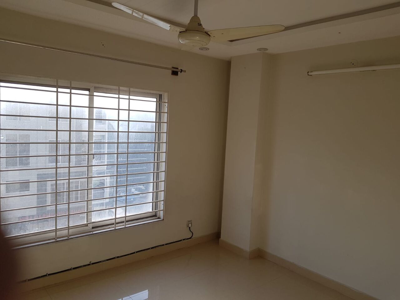 Rawalpindi, Real Estate For Sale, PKR 8500000,  2 BR,  725 Sq. Feet,  2 Bed 2 Bath Flat For Sale In Main Rafi Commercial, Phase 8 Bahria Town, Rawalpindi