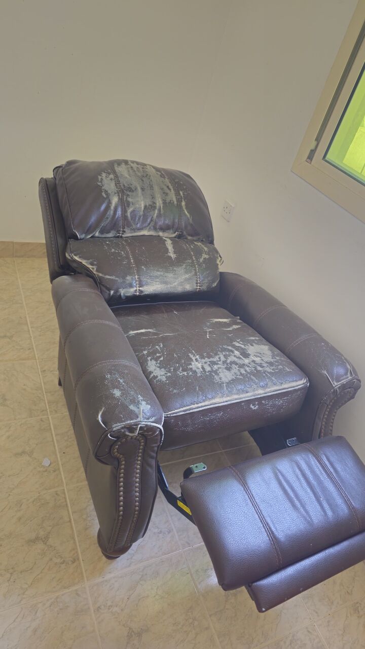 Hidd, Household Items, BHD 10,  Recliner Chair And Side Table