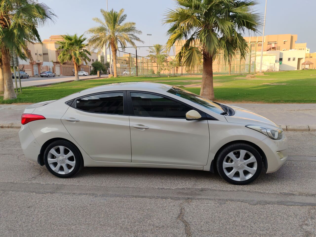 Buraidah, Vehicles, Cars & Trucks , SAR 18500,  Hyundai Elentra,  2013,  Automatic,  384449 KM,   GLS