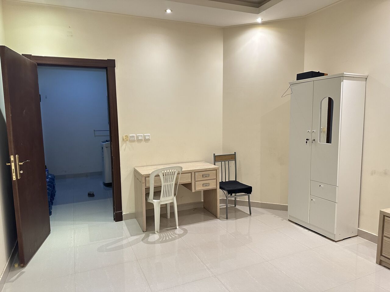 Al Wizarat, Rooms for Rent, SAR 1400/month,  Furnished,  Room For Bachelor  In Al Wizarat &ndash; Near GOSI Metro Station