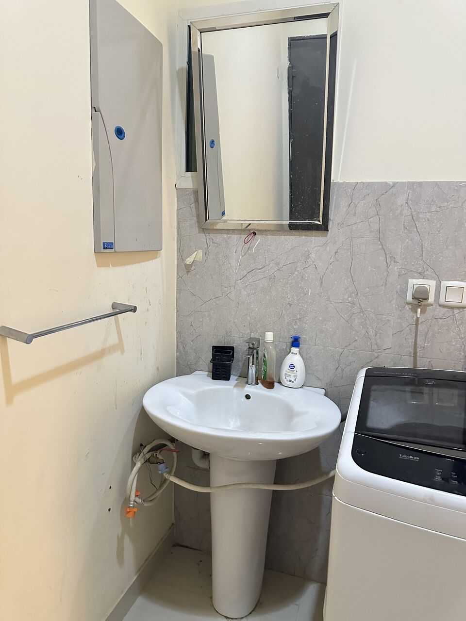 Al Wizarat, Rooms for Rent, SAR 1400/month,  Furnished,  Room For Bachelor  In Al Wizarat &ndash; Near GOSI Metro Station